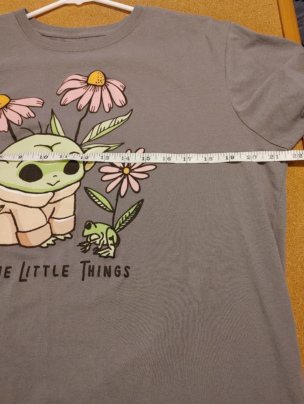 Star Wars Gray Tee with Pink Flowers and Green Grogu - Picture 5 of 6